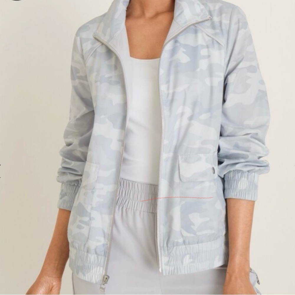 Chico’s Zenergy Camo Mix Jacket Chic Resortwear Beach